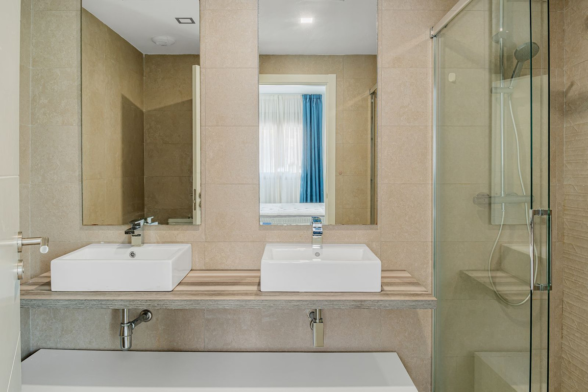 3 Bed Apartment for sale in Benalmadena Costa Costa Del Sol, Málaga, Spain