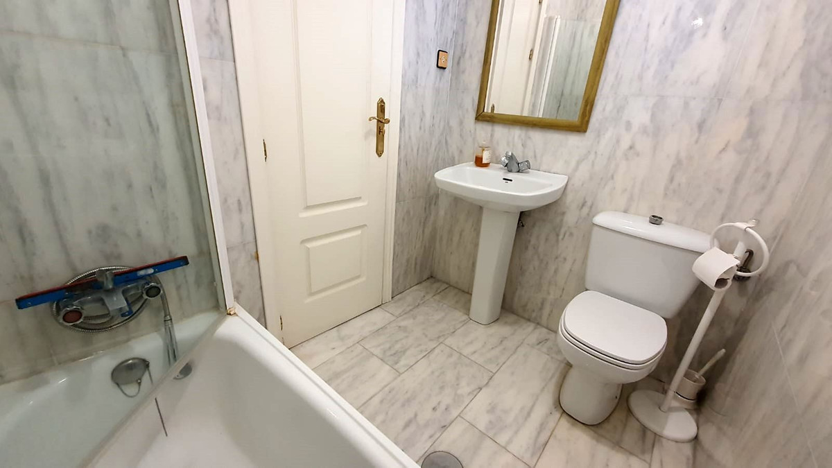 Se vende Apartamento en Planta Última de 3 dormitorios en Costa Del Sol, Málaga, España
