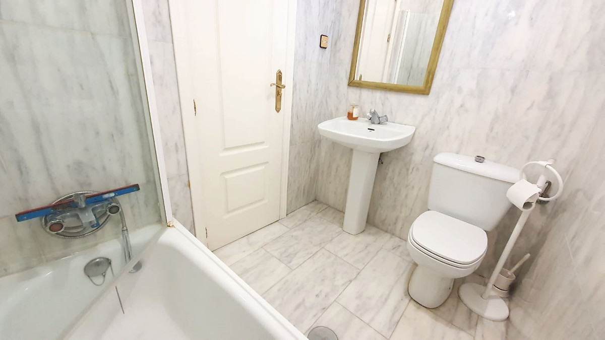 Se vende Apartamento en Planta Última de 3 dormitorios en Costa Del Sol, Málaga, España