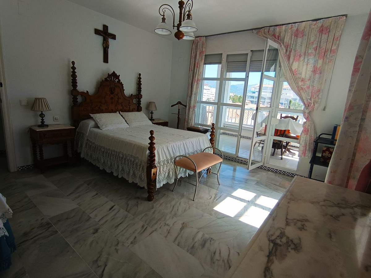 3 Bed Apartment for sale in Fuengirola Costa Del Sol, Málaga, Spain