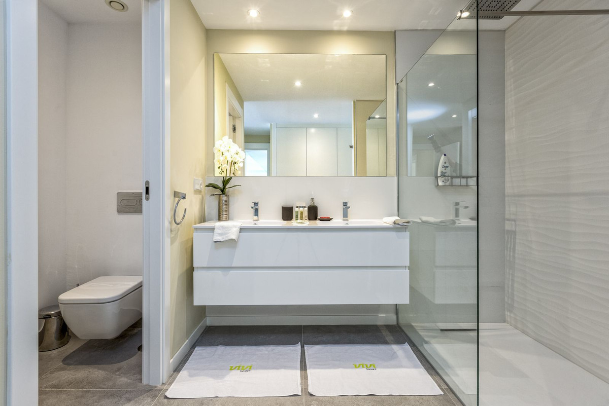 2 Bed Apartment for sale in Fuengirola Costa Del Sol, Málaga, Spain