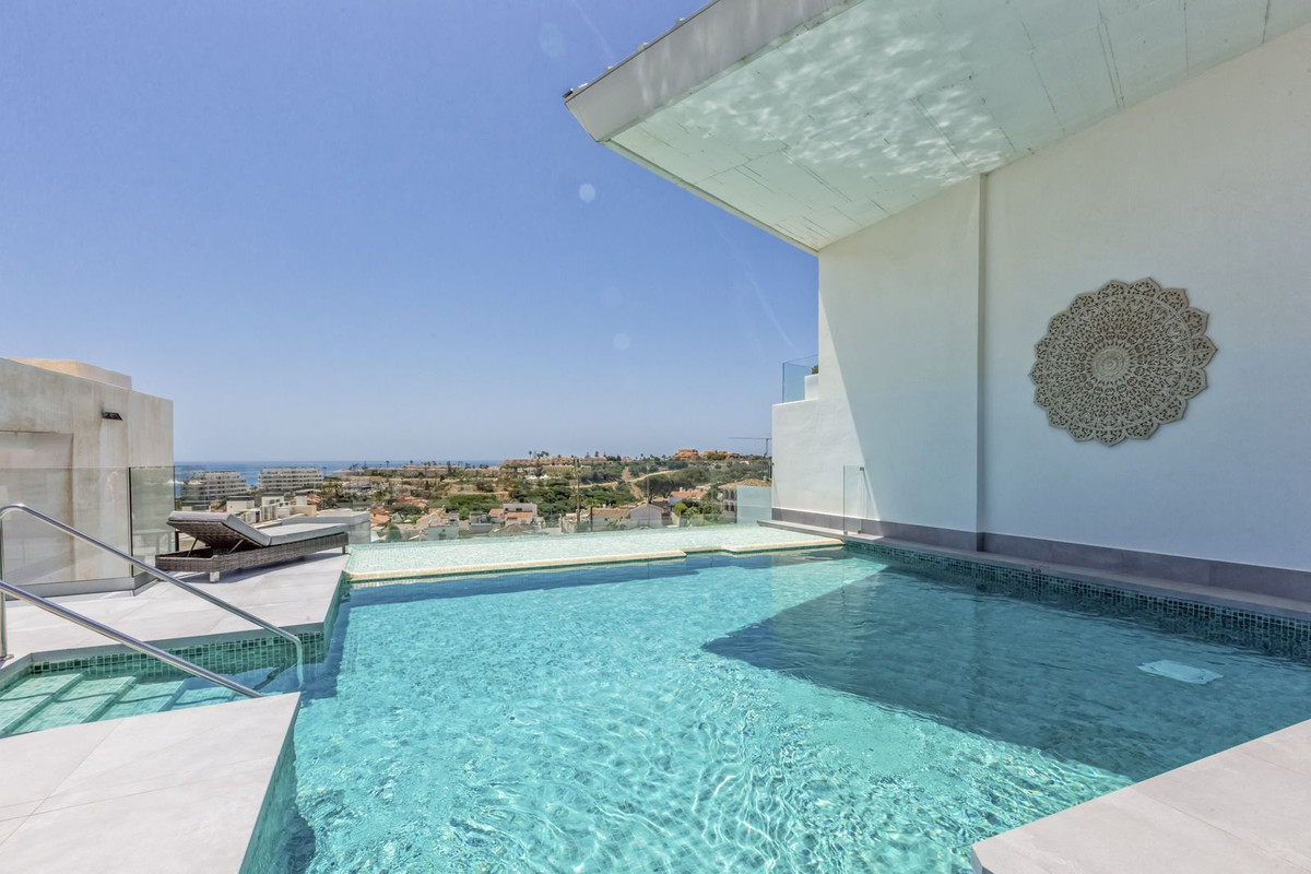 2 Bed Apartment for sale in Fuengirola Costa Del Sol, Málaga, Spain