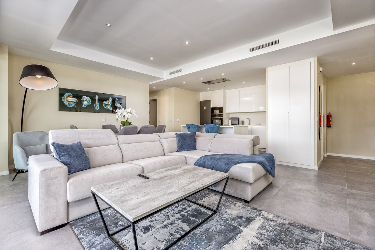 2 Bed Apartment for sale in Fuengirola Costa Del Sol, Málaga, Spain