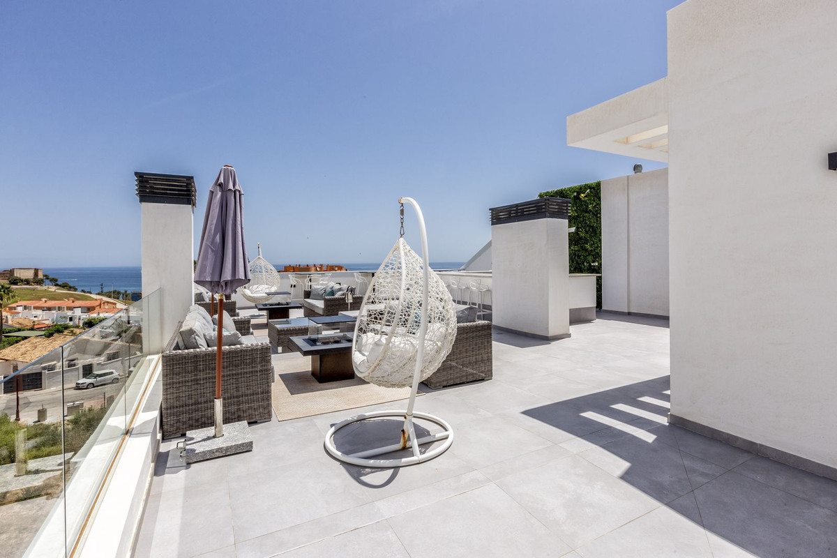 2 Bed Apartment for sale in Fuengirola Costa Del Sol, Málaga, Spain