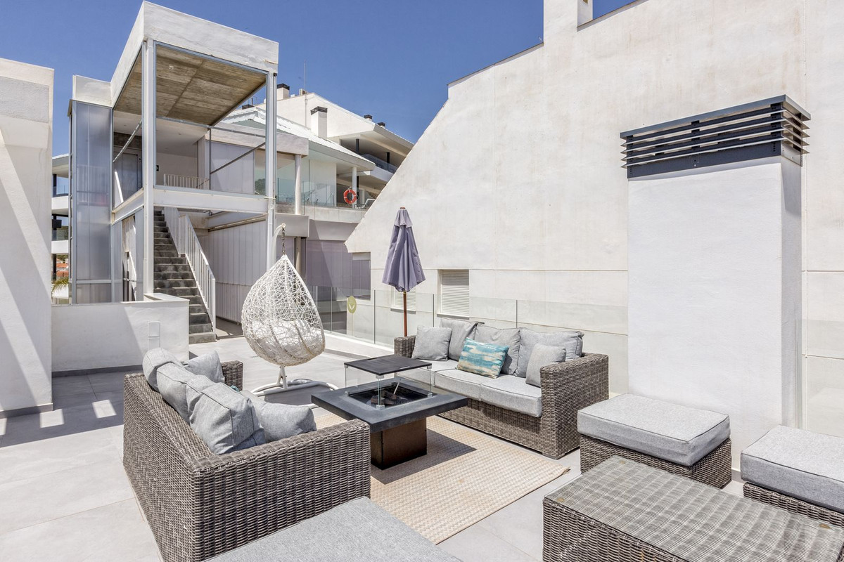 2 Bed Apartment for sale in Fuengirola Costa Del Sol, Málaga, Spain