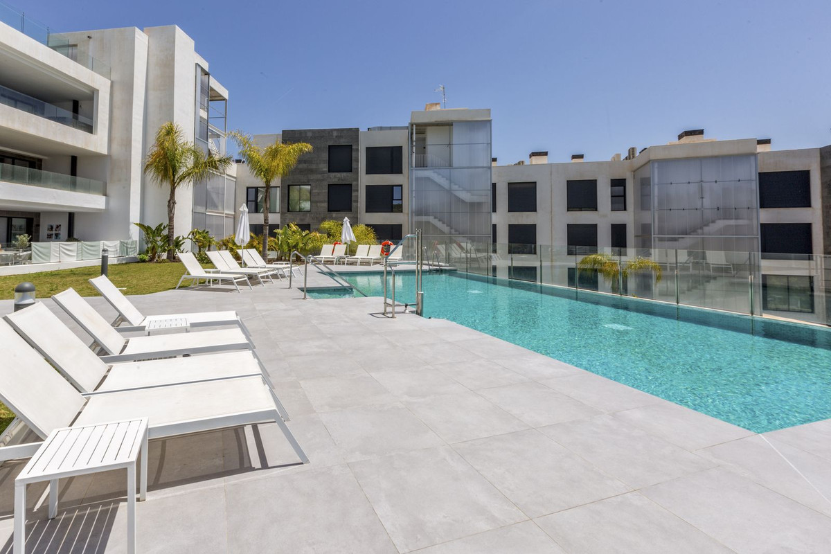 2 Bed Apartment for sale in Fuengirola Costa Del Sol, Málaga, Spain