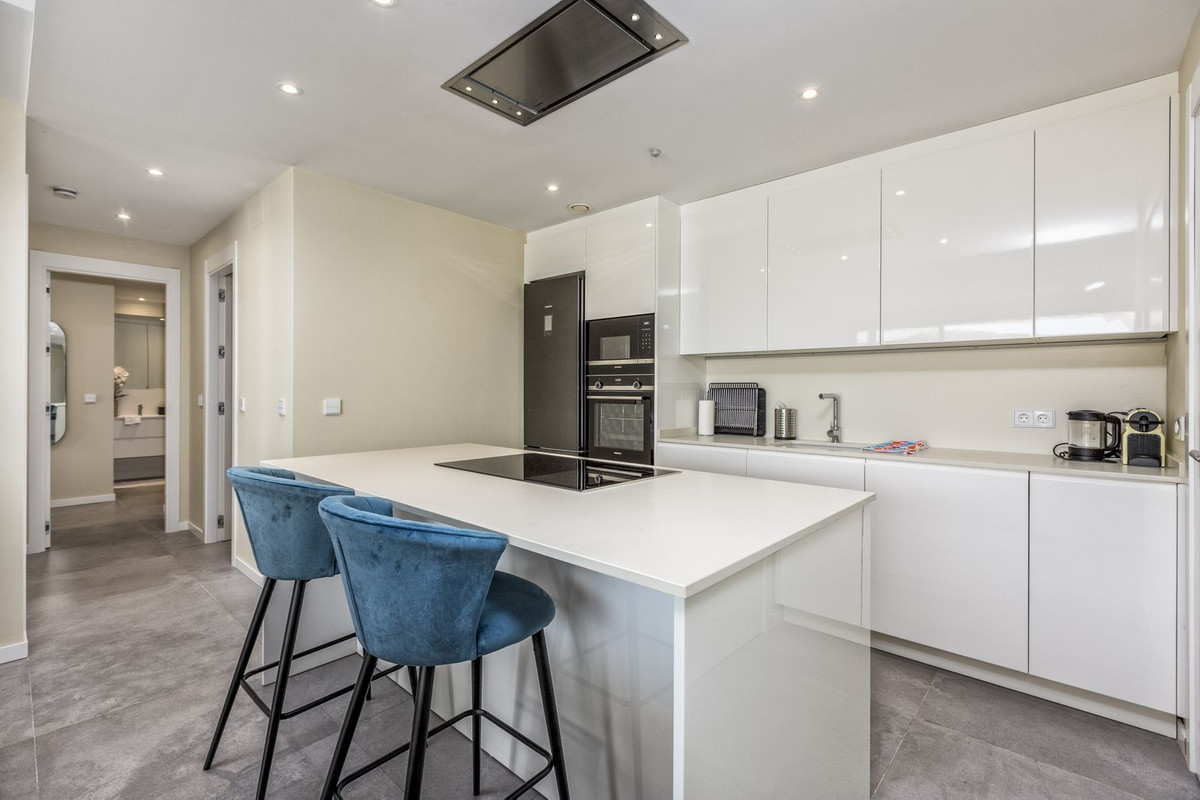 2 Bed Apartment for sale in Fuengirola Costa Del Sol, Málaga, Spain
