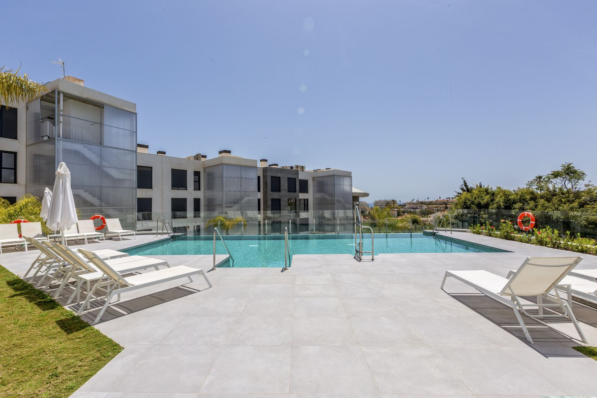 2 Bed Apartment for sale in Fuengirola Costa Del Sol, Málaga, Spain