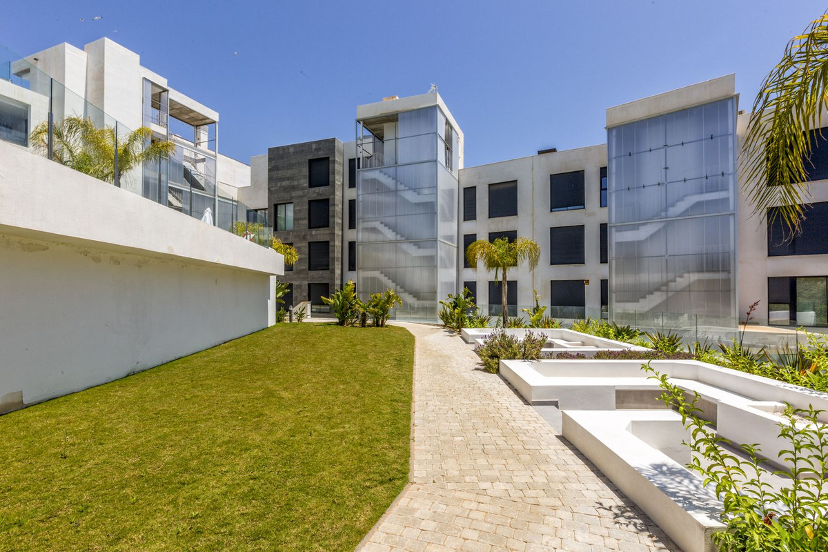 2 Bed Apartment for sale in Fuengirola Costa Del Sol, Málaga, Spain