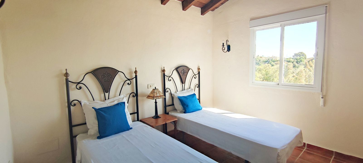 Se vende Finca - Cortijo de 4 dormitorios en Costa Del Sol, Málaga, España