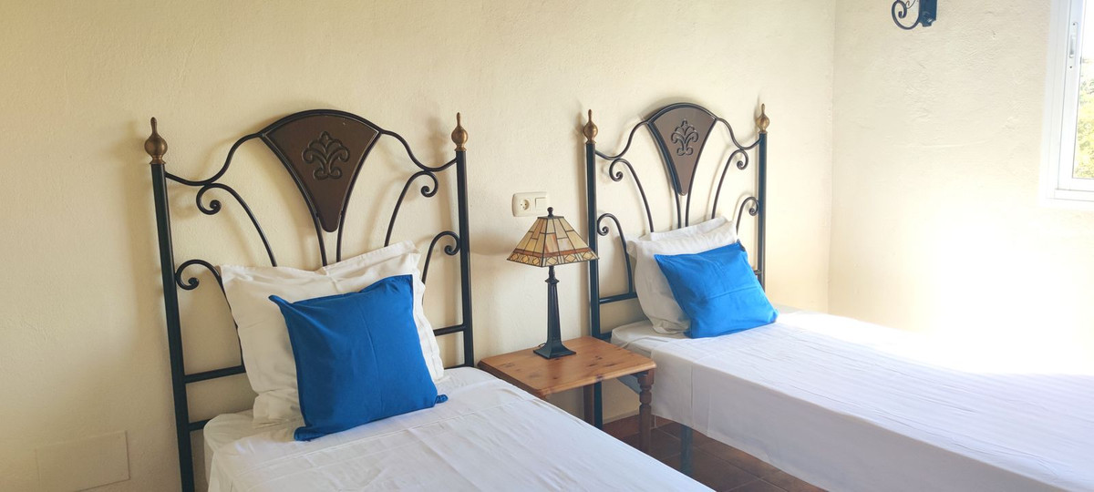 Se vende Finca - Cortijo de 4 dormitorios en Costa Del Sol, Málaga, España