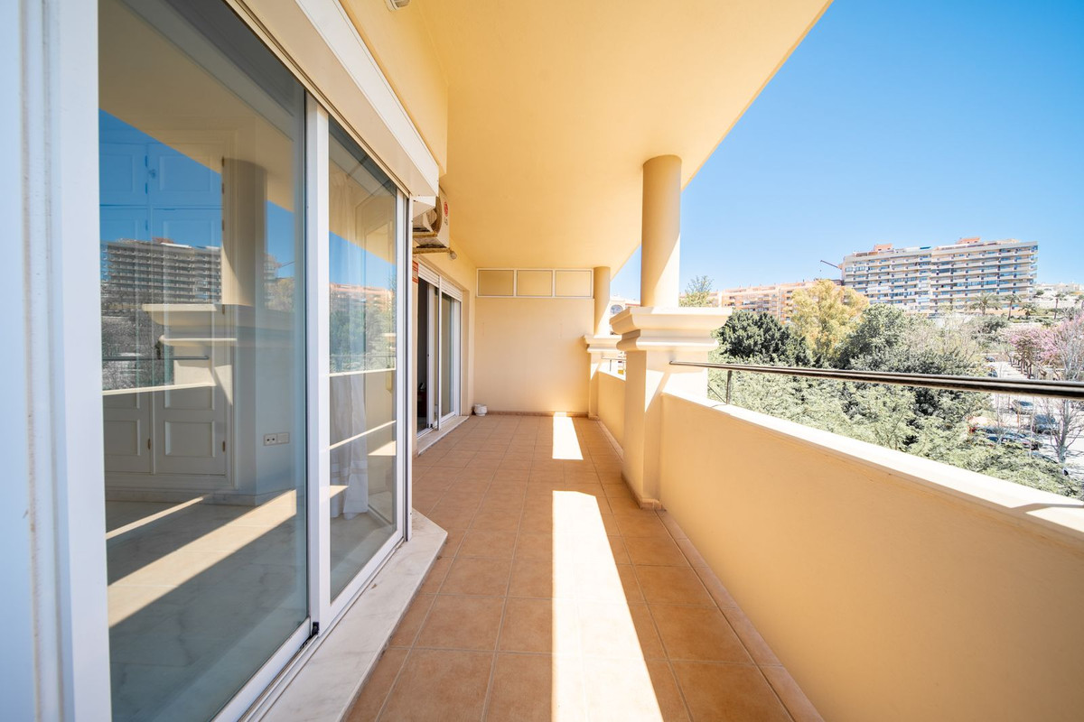 3 Bed Apartment for sale in Los Pacos Costa Del Sol, Málaga, Spain