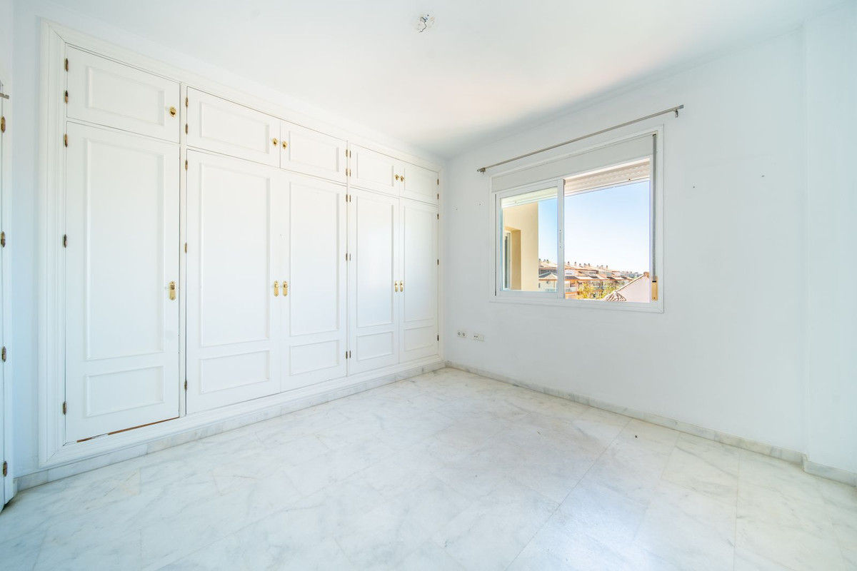 3 Bed Apartment for sale in Los Pacos Costa Del Sol, Málaga, Spain