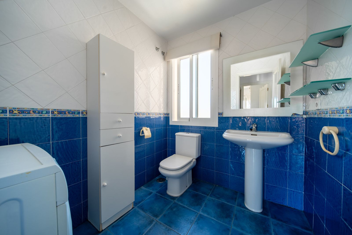 3 Bed Apartment for sale in Los Pacos Costa Del Sol, Málaga, Spain