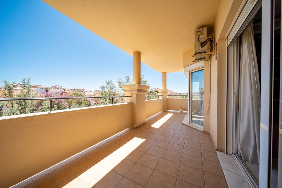 3 Bed Apartment for sale in Los Pacos Costa Del Sol, Málaga, Spain