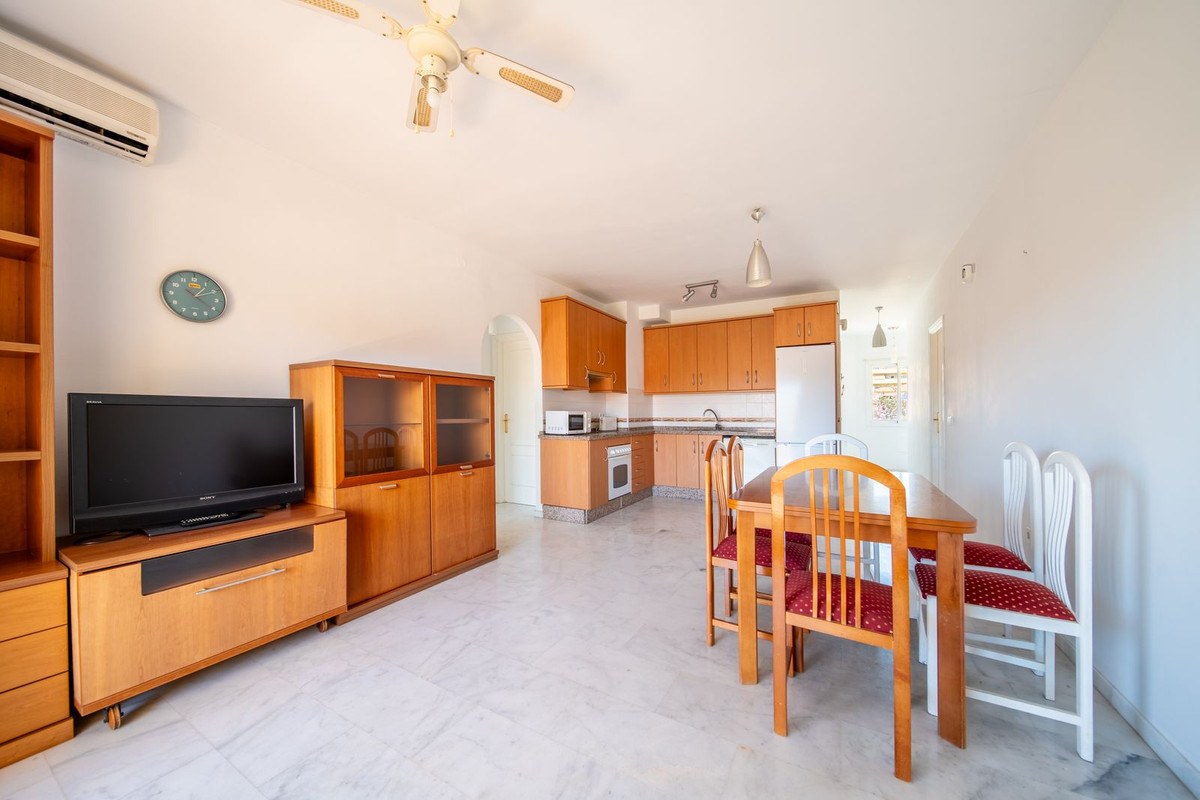 3 Bed Apartment for sale in Los Pacos Costa Del Sol, Málaga, Spain
