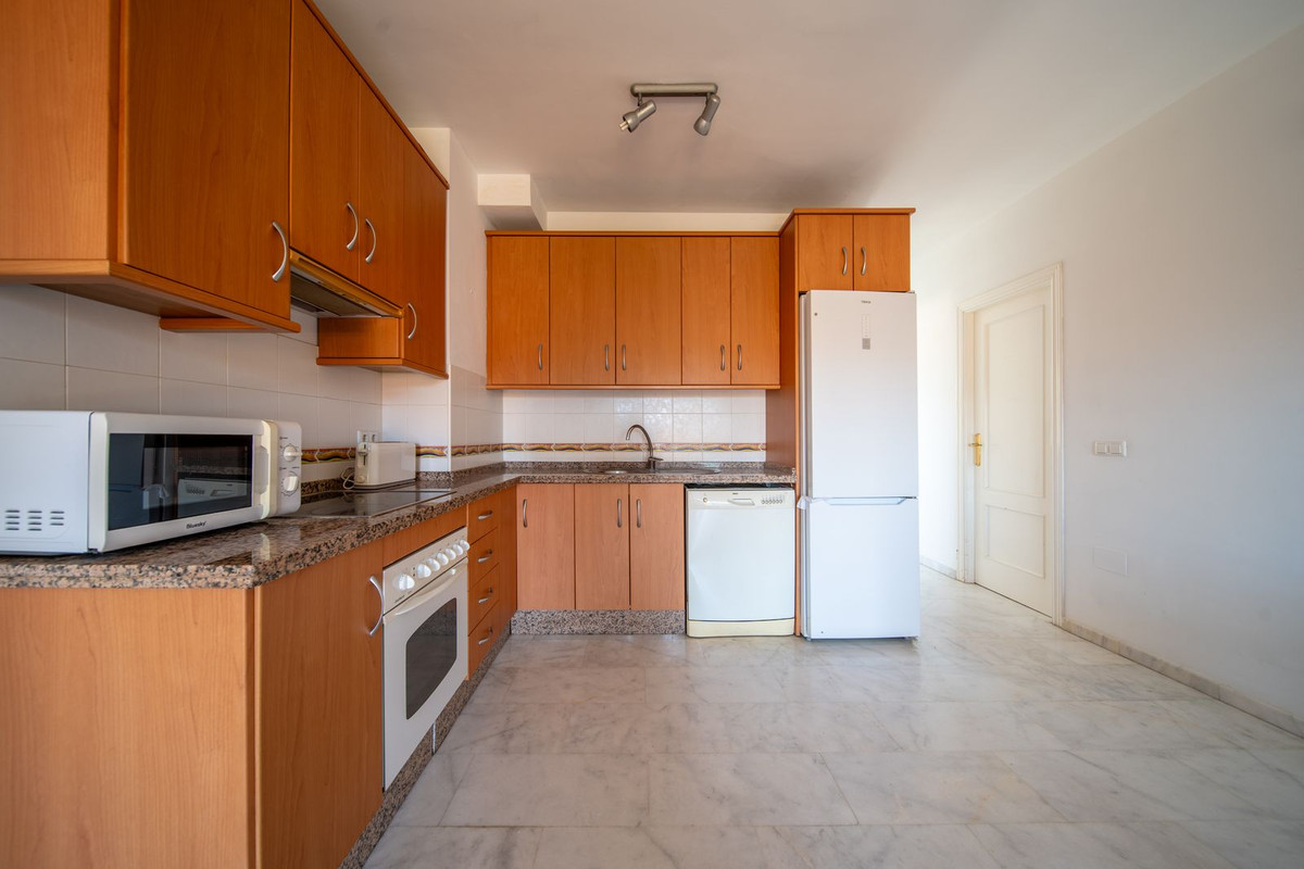 3 Bed Apartment for sale in Los Pacos Costa Del Sol, Málaga, Spain