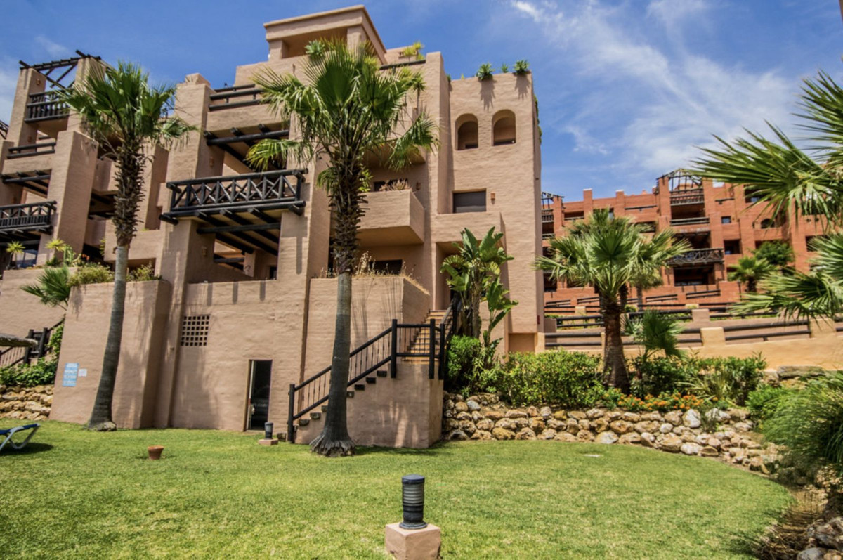 3 Bed Apartment for sale in La Duquesa Costa Del Sol, Málaga, Spain