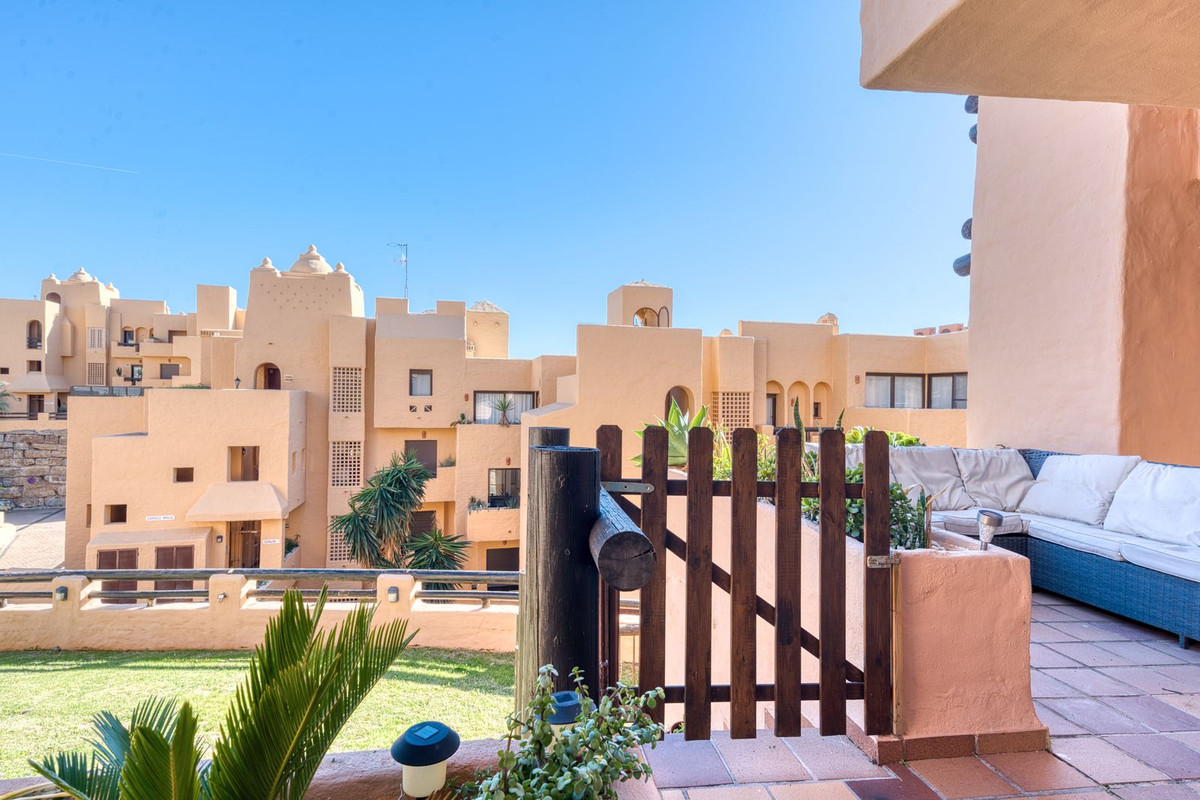 3 Bed Apartment for sale in La Duquesa Costa Del Sol, Málaga, Spain