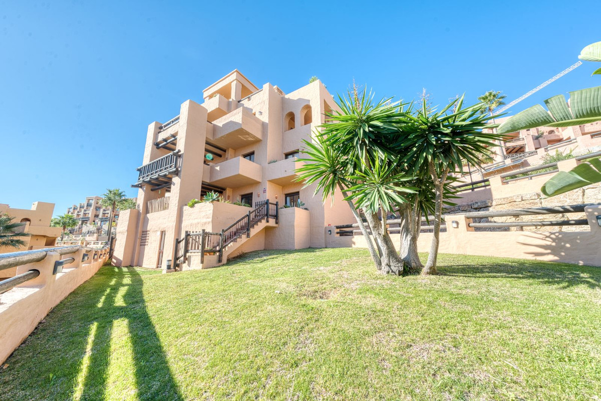 3 Bed Apartment for sale in La Duquesa Costa Del Sol, Málaga, Spain