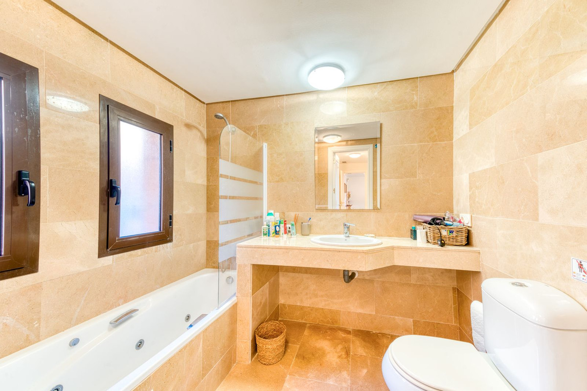 3 Bed Apartment for sale in La Duquesa Costa Del Sol, Málaga, Spain