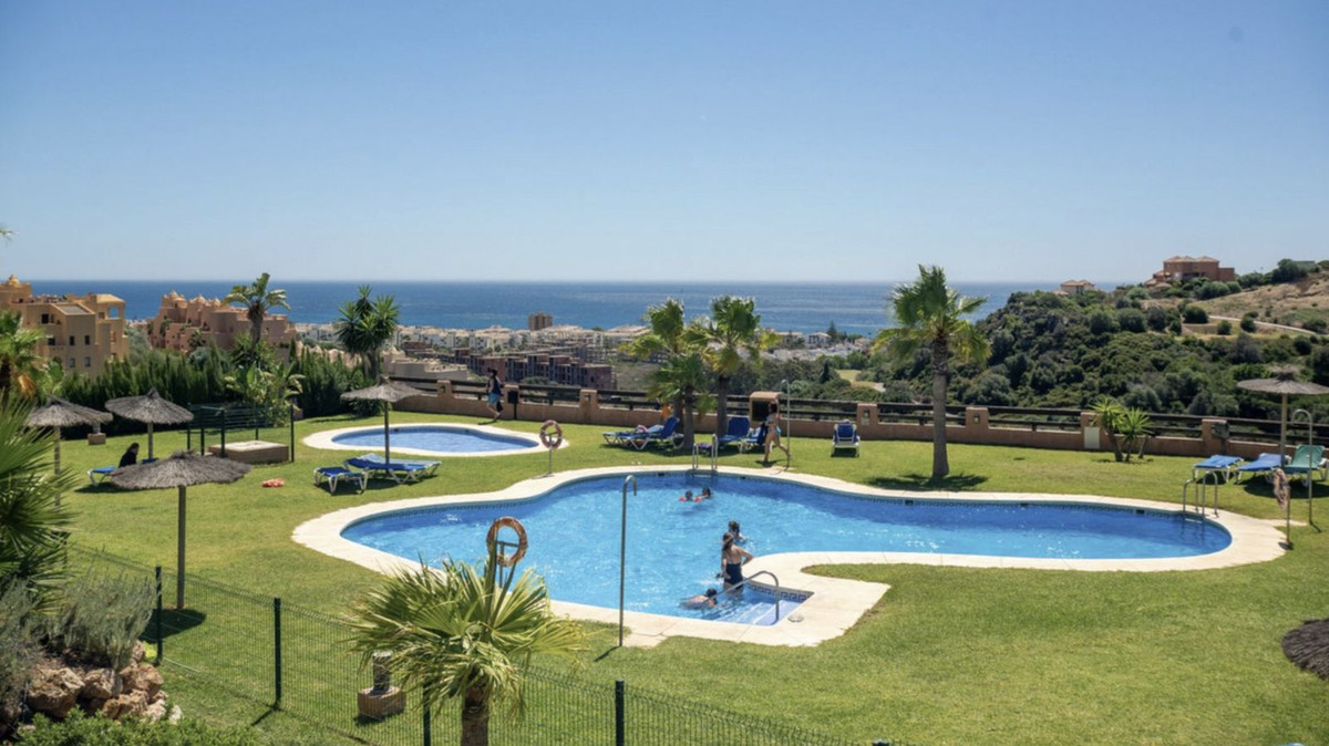 3 Bed Apartment for sale in La Duquesa Costa Del Sol, Málaga, Spain