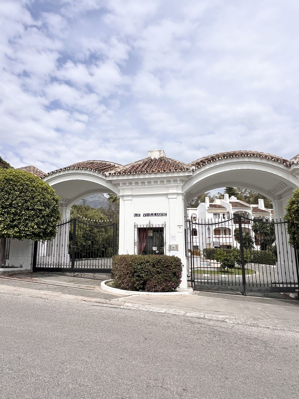 3 Bed Apartment for sale in Nueva Andalucía Costa Del Sol, Málaga, Spain