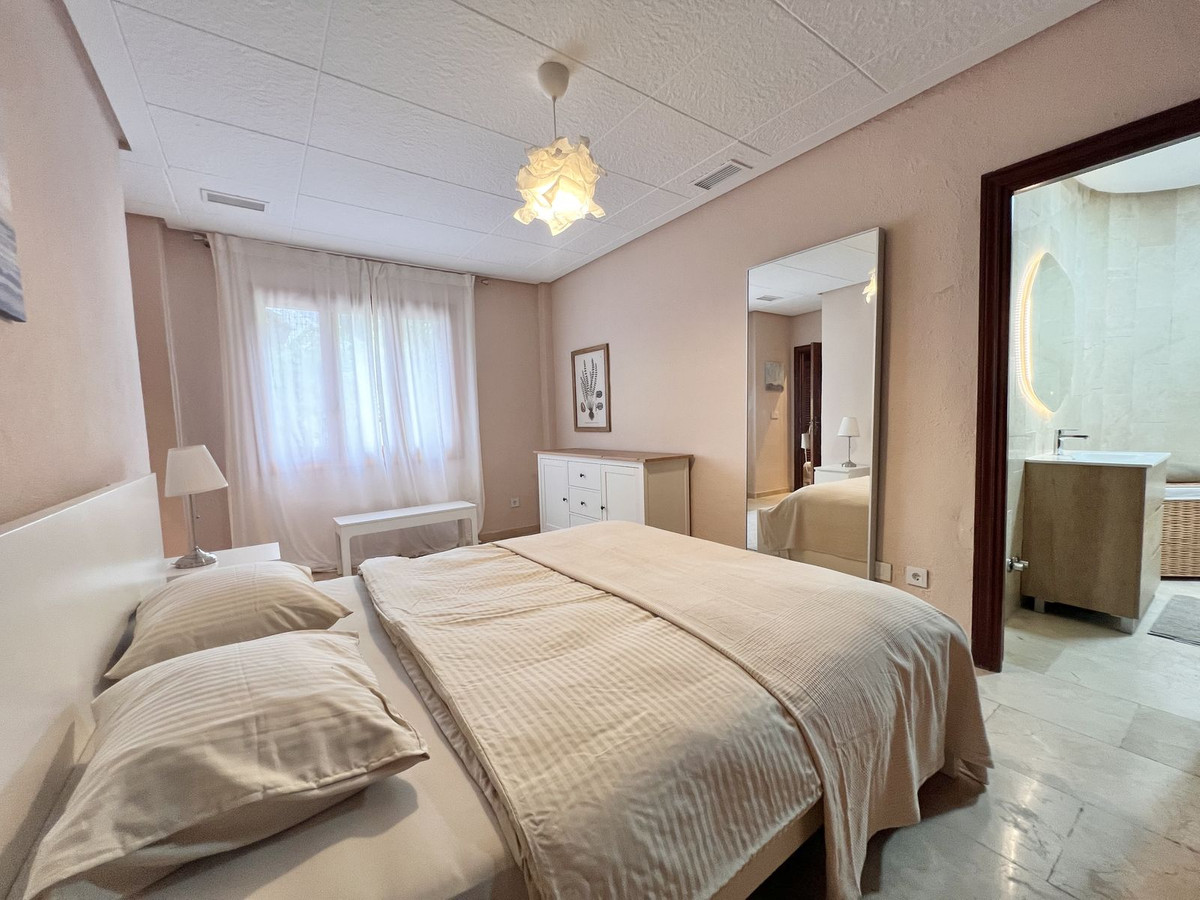Se vende Apartamento Planta Baja de 3 dormitorios en Costa Del Sol, Málaga, España