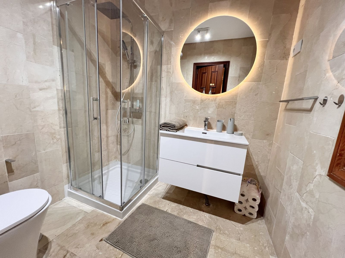 Se vende Apartamento Planta Baja de 3 dormitorios en Costa Del Sol, Málaga, España