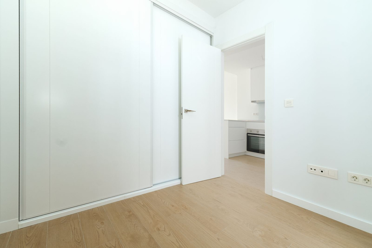 Se vende Apartamento Planta Media de 2 dormitorios en Costa Del Sol, Málaga, España