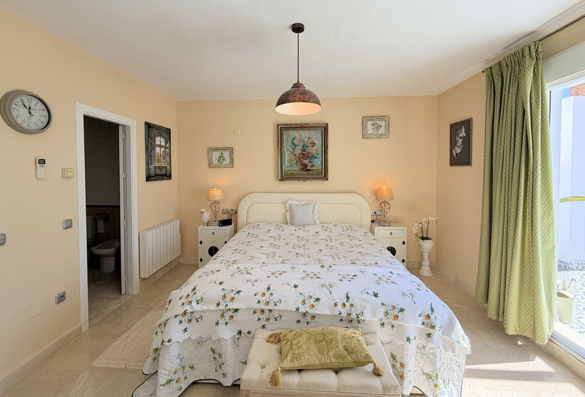 4 Bed Townhouse for sale in La Duquesa Costa Del Sol, Málaga, Spain