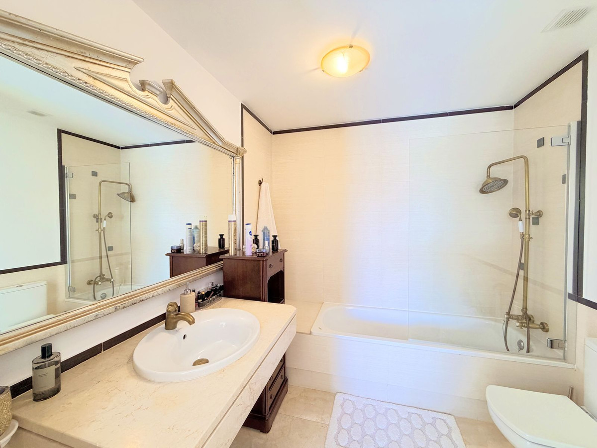 4 Bed Townhouse for sale in La Duquesa Costa Del Sol, Málaga, Spain