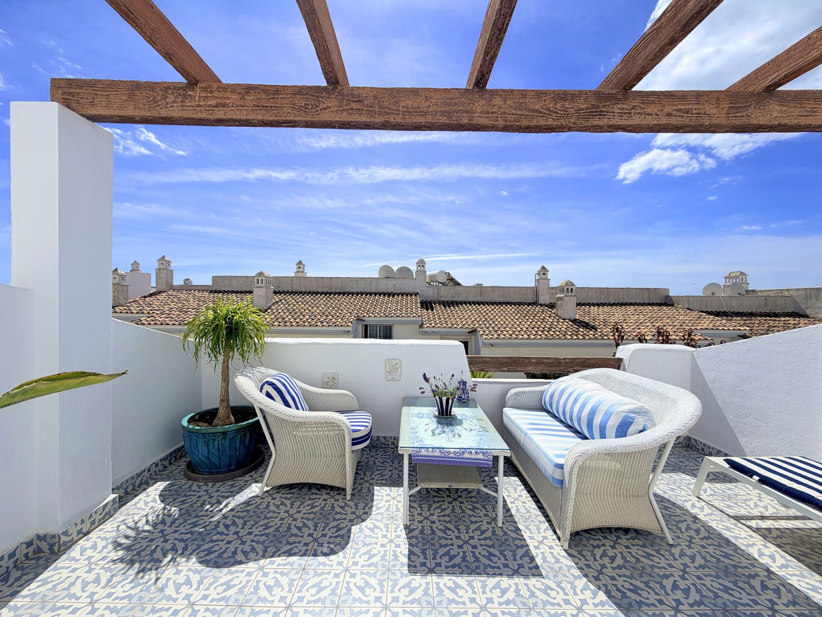 4 Bed Townhouse for sale in La Duquesa Costa Del Sol, Málaga, Spain