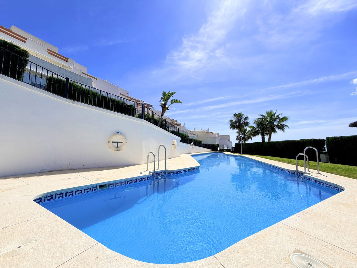 4 Bed Townhouse for sale in La Duquesa Costa Del Sol, Málaga, Spain