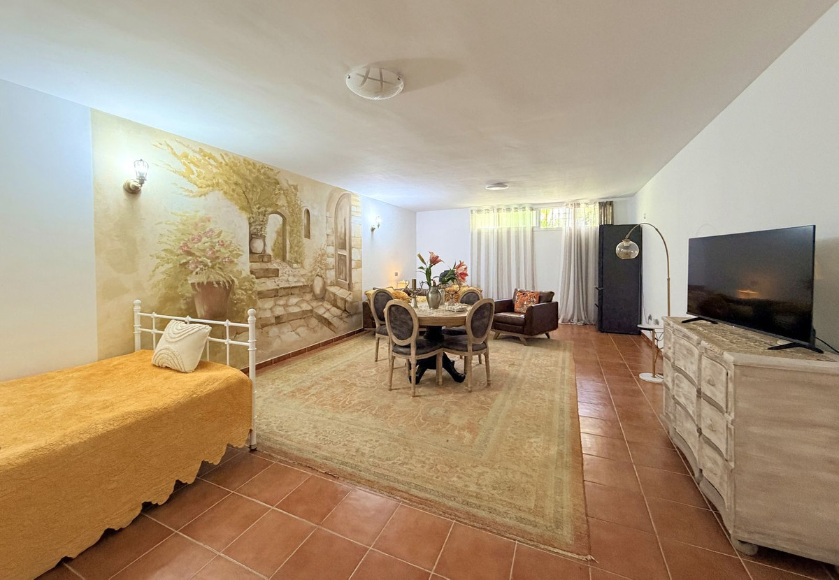 4 Bed Townhouse for sale in La Duquesa Costa Del Sol, Málaga, Spain