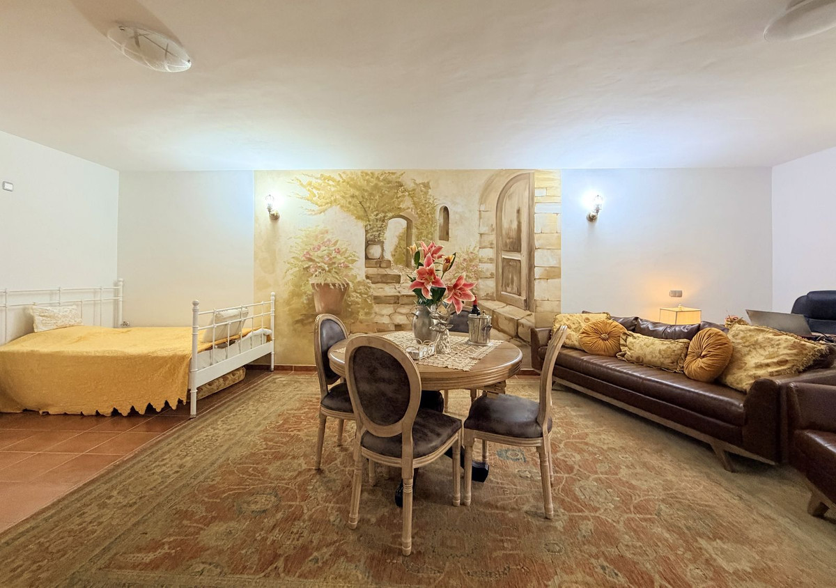 4 Bed Townhouse for sale in La Duquesa Costa Del Sol, Málaga, Spain