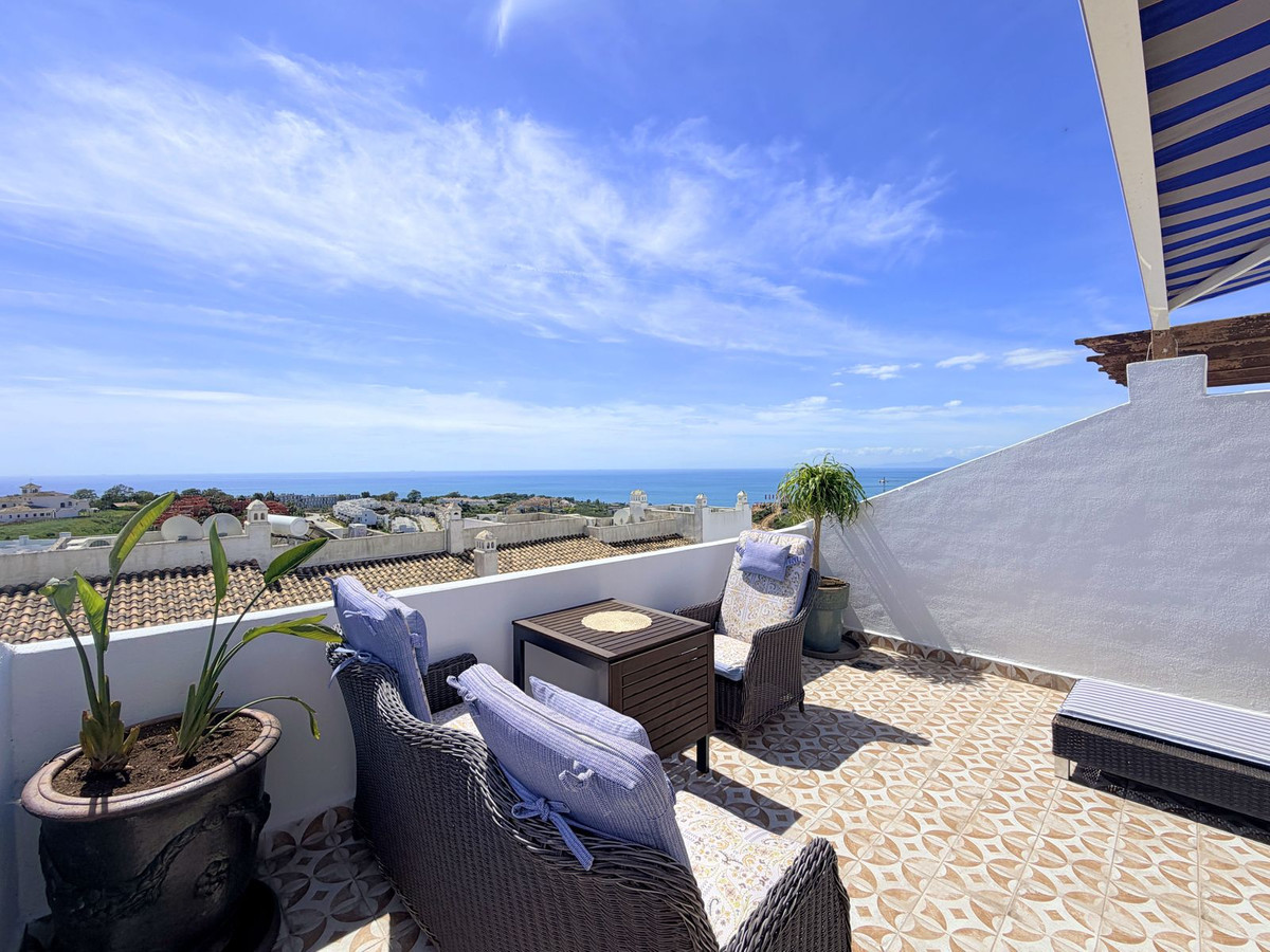 4 Bed Townhouse for sale in La Duquesa Costa Del Sol, Málaga, Spain