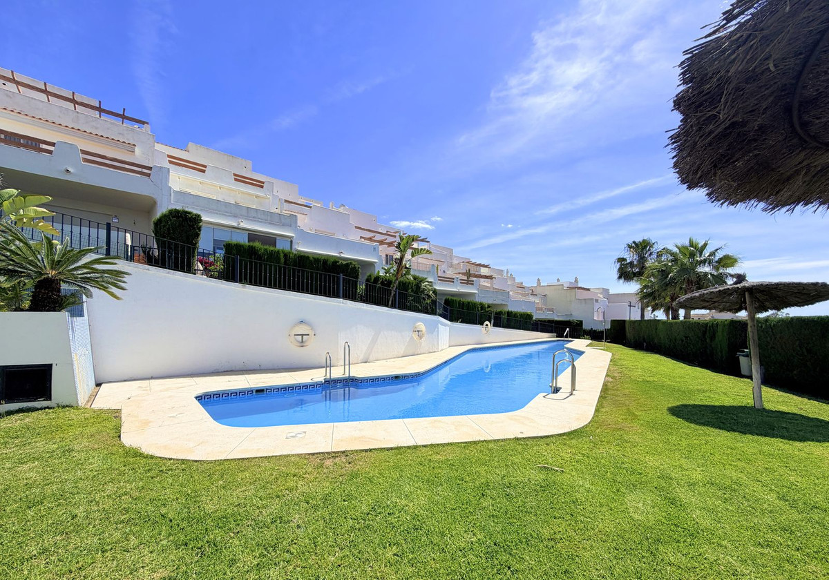 4 Bed Townhouse for sale in La Duquesa Costa Del Sol, Málaga, Spain