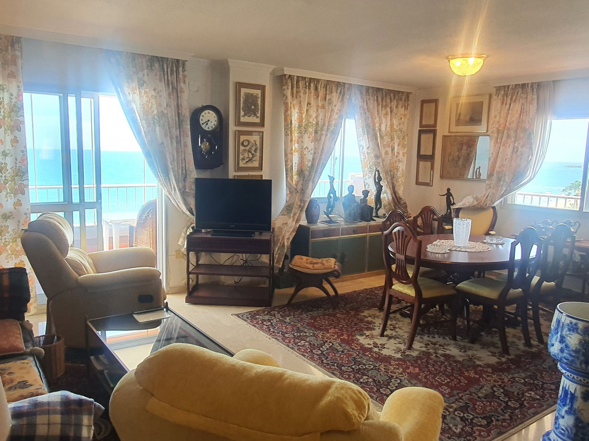 Se vende Apartamento Planta Media de 3 dormitorios en Costa Del Sol, Málaga, España