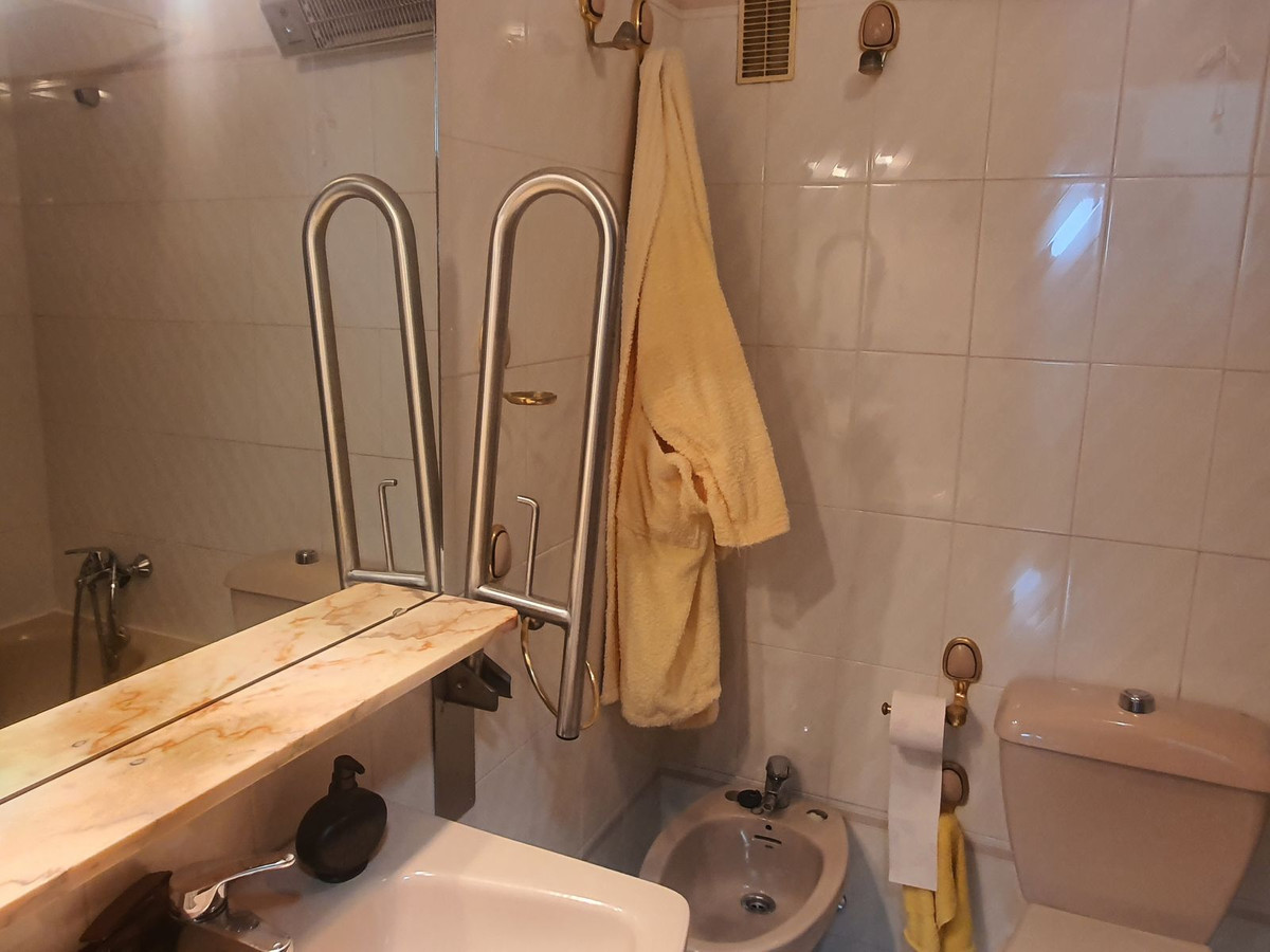 Se vende Apartamento Planta Media de 3 dormitorios en Costa Del Sol, Málaga, España