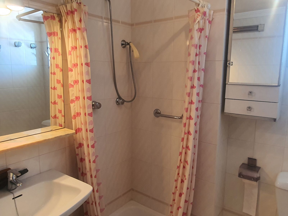 Se vende Apartamento Planta Media de 3 dormitorios en Costa Del Sol, Málaga, España