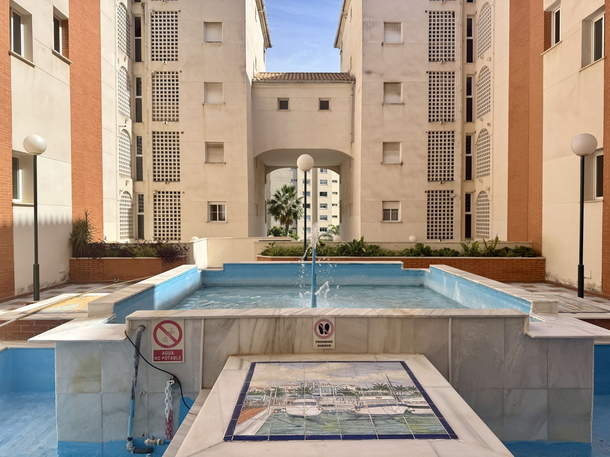 Se vende Apartamento Planta Media de 3 dormitorios en Costa Del Sol, Málaga, España