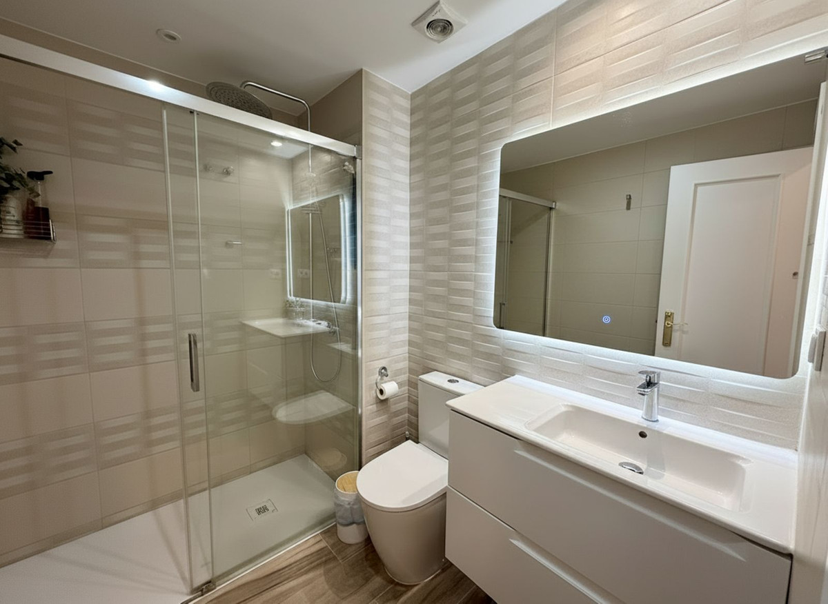 Se vende Apartamento Planta Media de 3 dormitorios en Costa Del Sol, Málaga, España