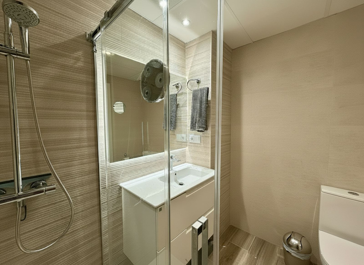 Se vende Apartamento Planta Media de 3 dormitorios en Costa Del Sol, Málaga, España