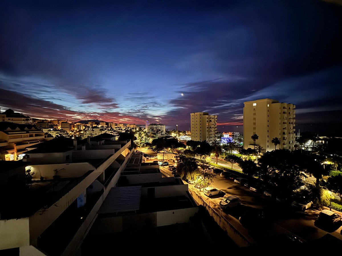 Se vende Apartamento Planta Media de 3 dormitorios en Costa Del Sol, Málaga, España