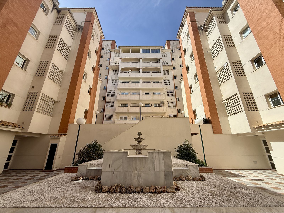 Se vende Apartamento Planta Media de 3 dormitorios en Costa Del Sol, Málaga, España