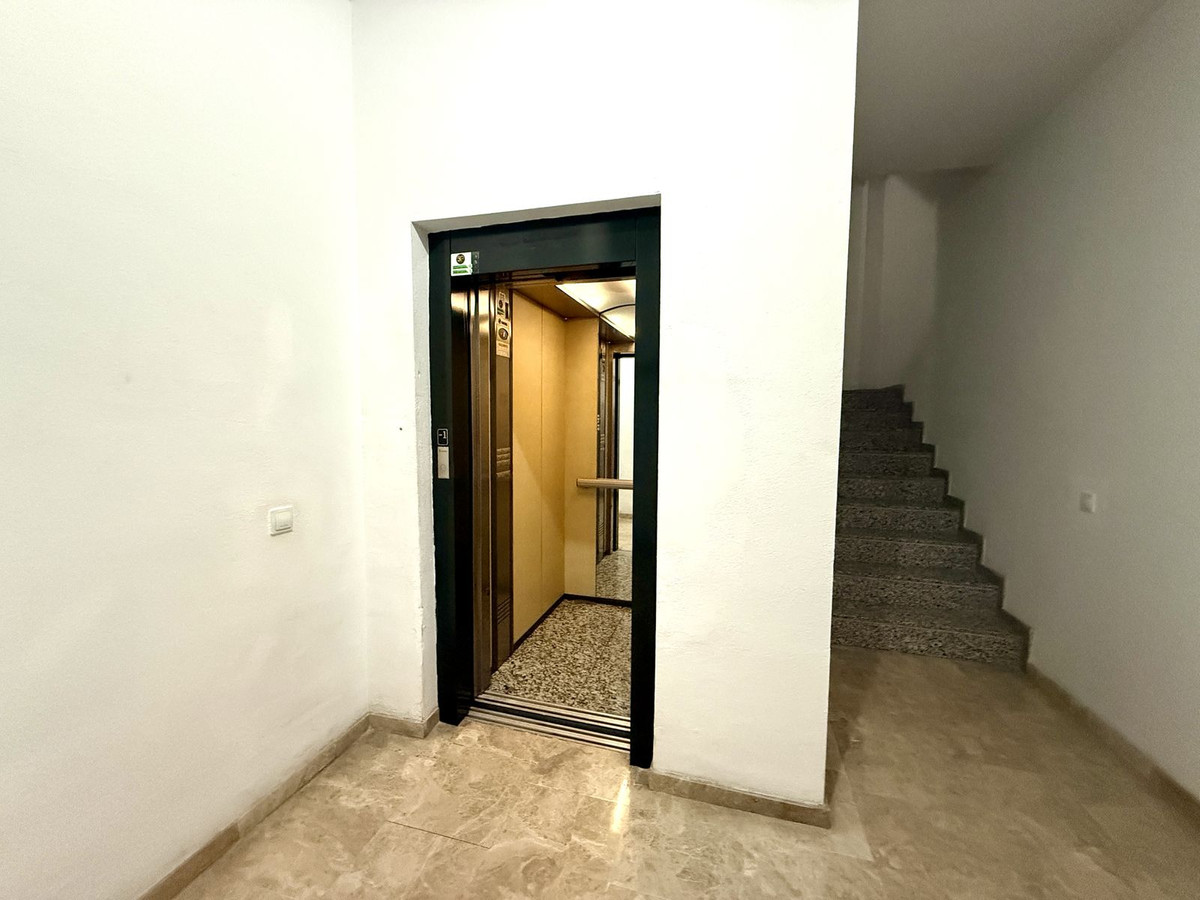 Se vende Apartamento Planta Media de 3 dormitorios en Costa Del Sol, Málaga, España