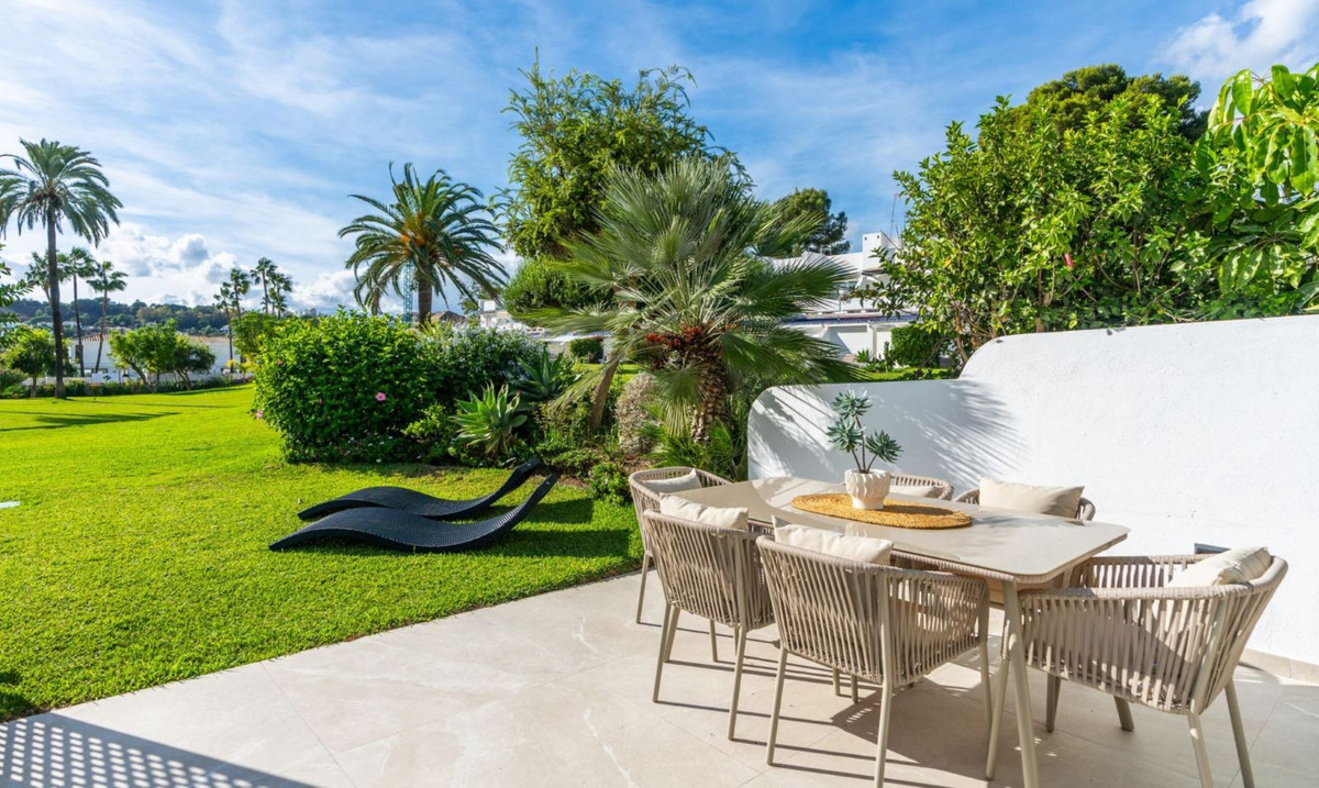 4 Bed Townhouse for sale in Nueva Andalucía Costa Del Sol, Málaga, Spain