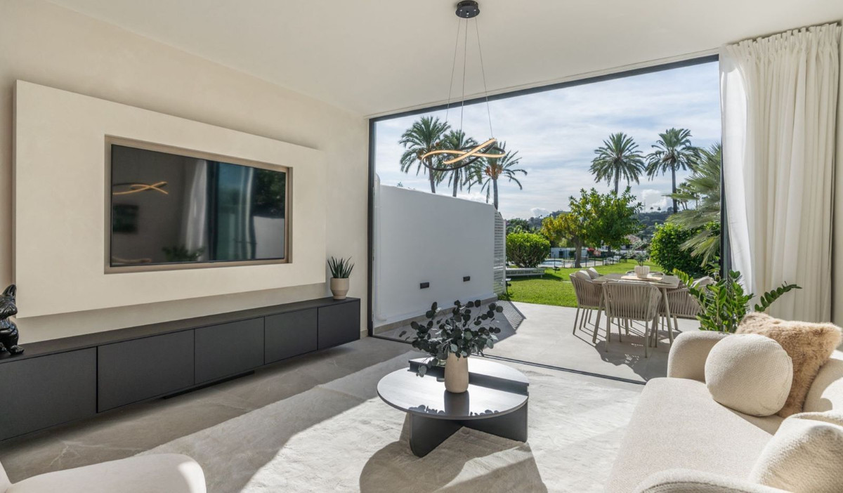 4 Bed Townhouse for sale in Nueva Andalucía Costa Del Sol, Málaga, Spain