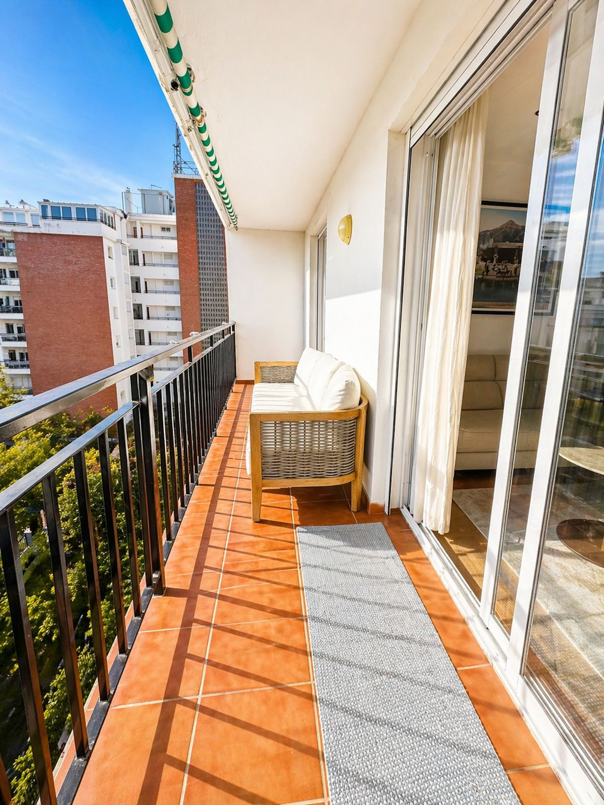 Se vende Apartamento Planta Media de 2 dormitorios en Costa Del Sol, Málaga, España